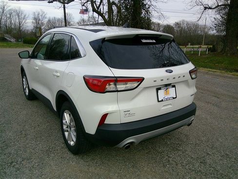 Used 2020 Ford Escape SE image 3