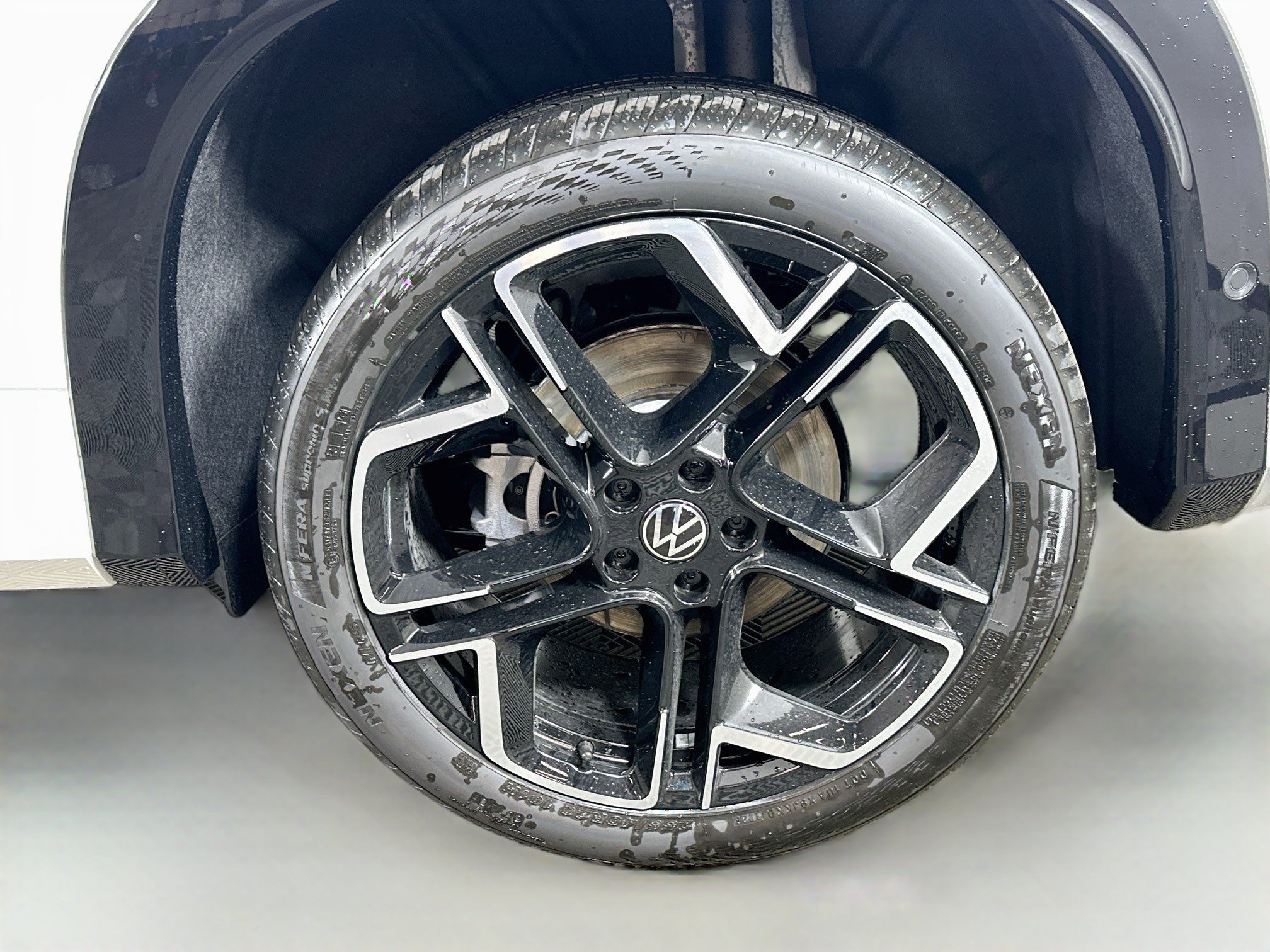 New 2026 Volkswagen Tiguan SEL R-Line AWD/4WD image 32
