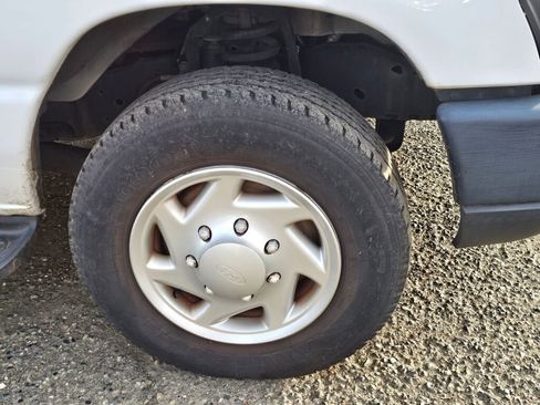 Used 2013 Ford E-350 and Econoline 350 XL w/ Interior Upgrade Pkg image 9