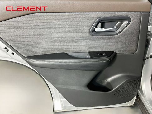 Used 2021 Nissan Rogue SV FWD image 28
