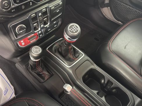 Used 2023 Jeep Wrangler Unlimited Rubicon AWD/4WD image 39
