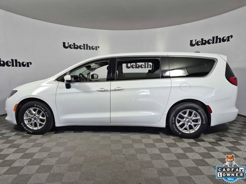 Used 2023 Chrysler Voyager LX FWD image 4