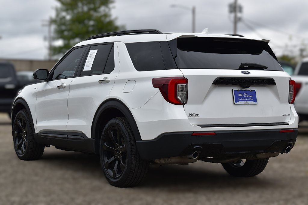 Used 2023 Ford Explorer ST-Line AWD/4WD image 9