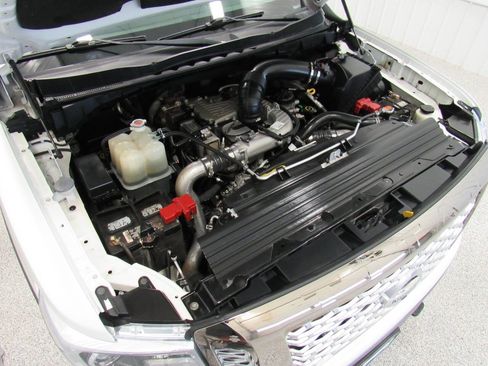 Used 2019 Nissan Titan Platinum Reserve w/ Platinum Utility Package image 33