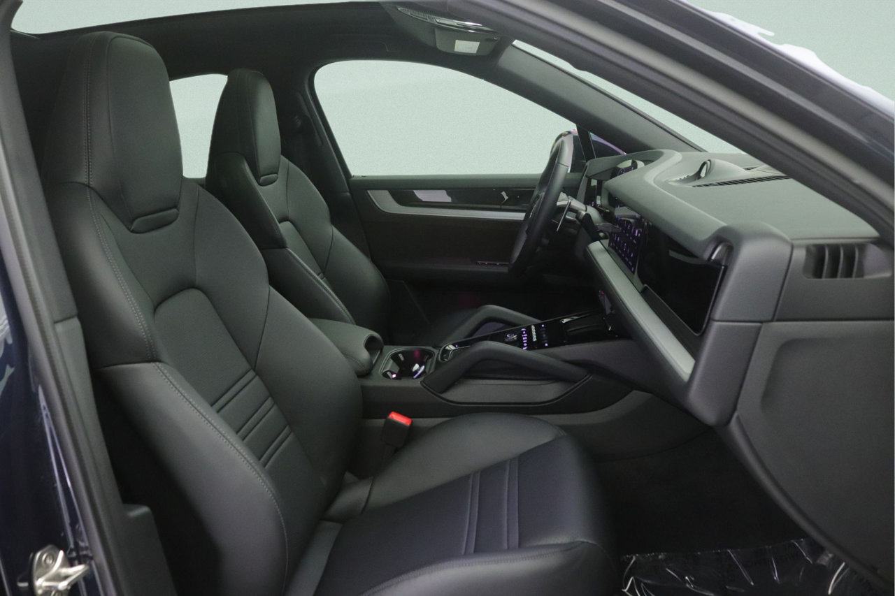 Used 2024 Porsche Cayenne Coupe AWD/4WD image 28