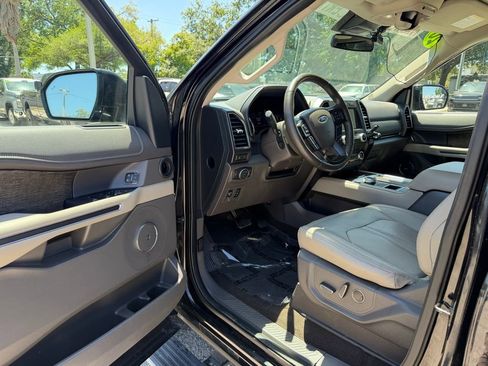 Used 2020 Ford Expedition Limited image 16