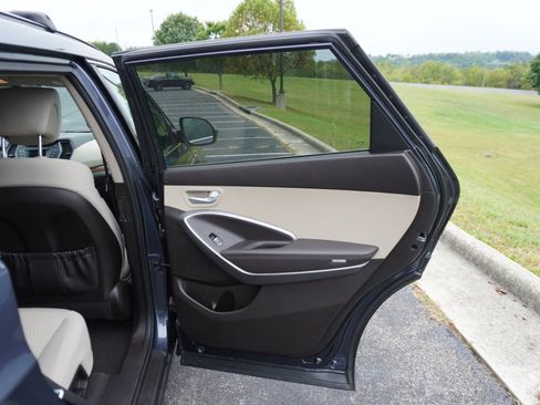 Used 2015 Hyundai Santa Fe GLS image 18