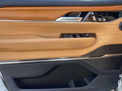 Used 2024 Jeep Grand Wagoneer Series III image 11