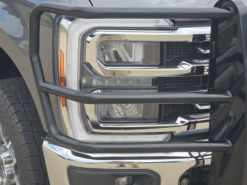 Used 2023 Ford F250 Lariat w/ FX4 Off-Road Package AWD/4WD image 9