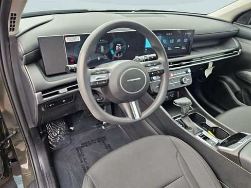 Certified 2025 Hyundai Tucson SE image 13