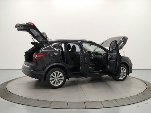 Used 2020 Nissan Rogue Sport SV FWD image 16