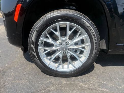Used 2023 Jeep Grand Cherokee Summit w/ Advanced Protech Group IV AWD/4WD image 10