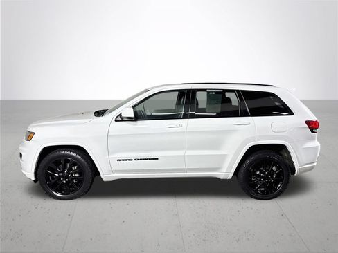 Used 2017 Jeep Grand Cherokee Altitude AWD/4WD image 9