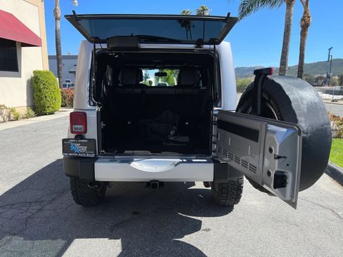 Used 2015 Jeep Wrangler Unlimited Sahara w/ Max Tow Package image 9