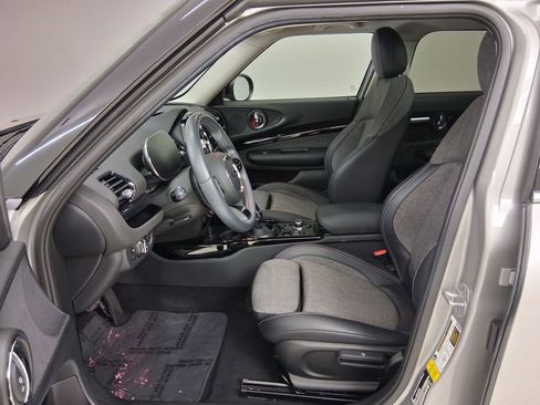 Certified 2024 MINI Cooper Clubman S FWD image 3