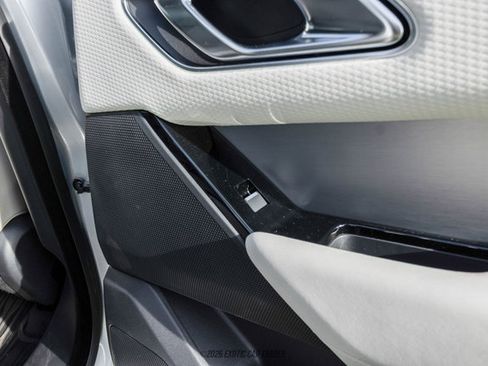 Used 2023 Land Rover Range Rover Velar R-Dynamic S image 80