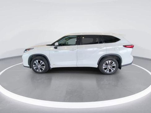 Used 2020 Toyota Highlander XLE AWD/4WD image 5