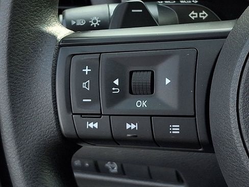 Used 2023 Nissan Rogue S AWD/4WD image 20