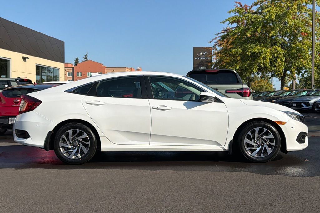 Used 2018 Honda Civic EX image 3