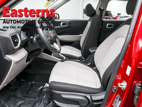 Used 2024 Hyundai Venue SEL image 14