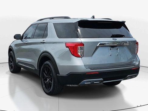 Used 2022 Ford Explorer XLT w/ Equipment Group 202A AWD/4WD image 6