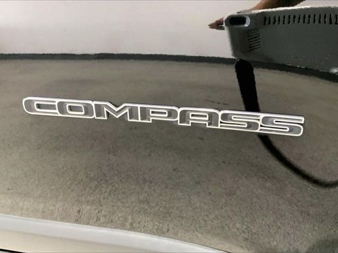 Used 2023 Jeep Compass Latitude AWD/4WD image 7