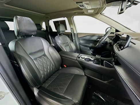 Used 2022 Nissan Rogue Platinum w/ Head-Up Display Package image 11