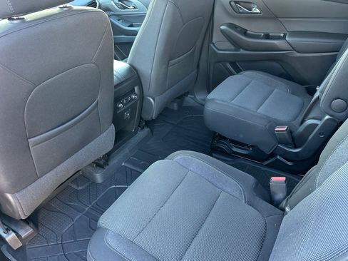 Used 2023 Chevrolet Traverse LT image 14