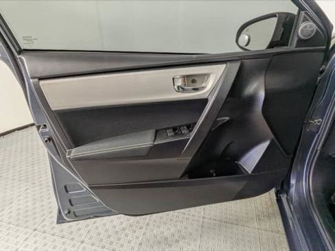 Used 2017 Toyota Corolla LE w/ LE Premium Package w/Moonroof FWD image 13