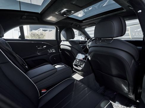 Used 2024 Bentley Flying Spur S V8 image 34