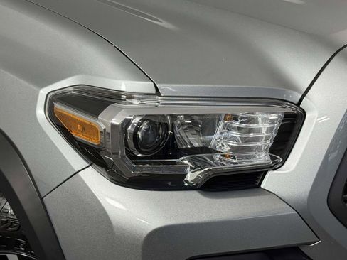 Used 2022 Toyota Tacoma TRD Off-Road AWD/4WD image 15