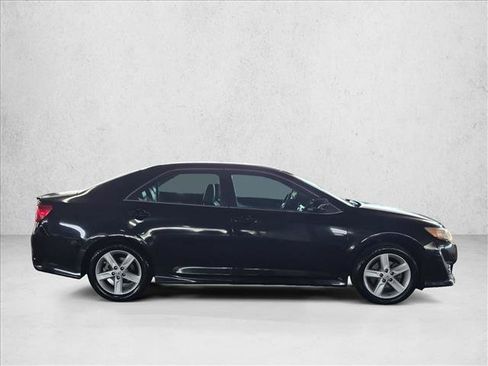 Used 2014 Toyota Camry SE FWD image 4