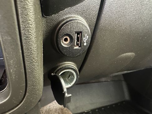 Used 2017 Nissan Frontier SV image 37