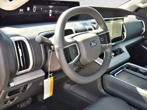 New 2026 Ford Expedition Active image 3