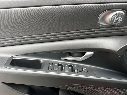 Used 2022 Hyundai Elantra Limited w/ Cargo Package image 11