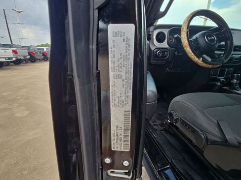 Used 2024 Jeep Wrangler Sport AWD/4WD image 31