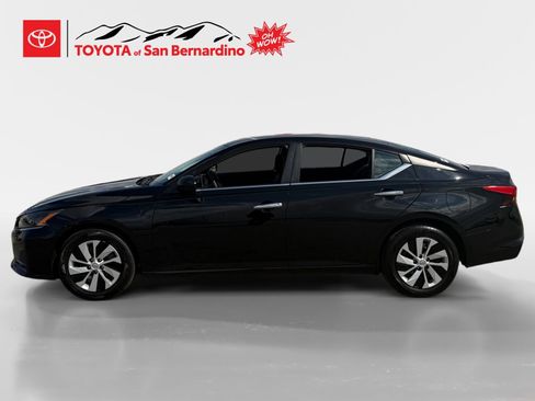 Used 2025 Nissan Altima 2.5 S image 2
