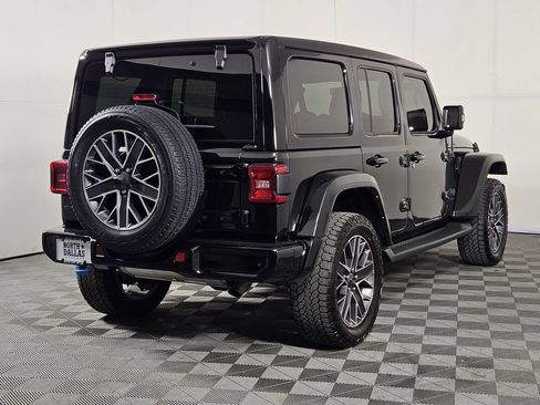 Used 2023 Jeep Wrangler Unlimited Sahara AWD/4WD image 5