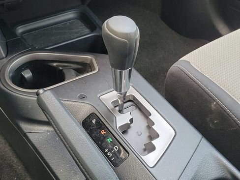Used 2017 Toyota RAV4 XLE AWD/4WD image 24