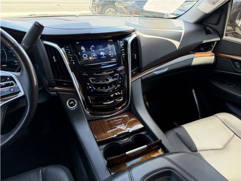 Used 2017 Cadillac Escalade Premium Luxury AWD/4WD image 42