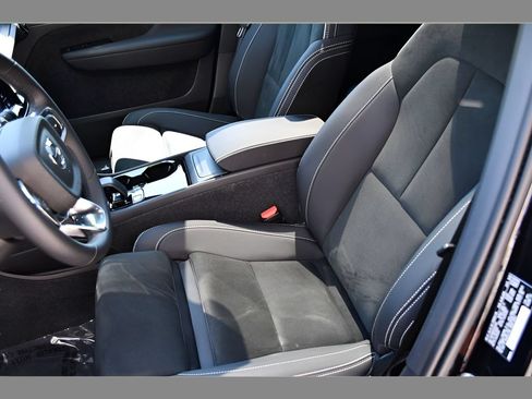 Certified 2023 Volvo C40 P8 Recharge Ultimate w/ Protection Package Premier AWD/4WD image 14