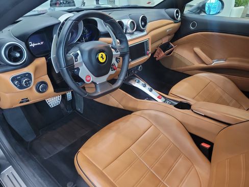 Used 2017 Ferrari California T RWD image 13