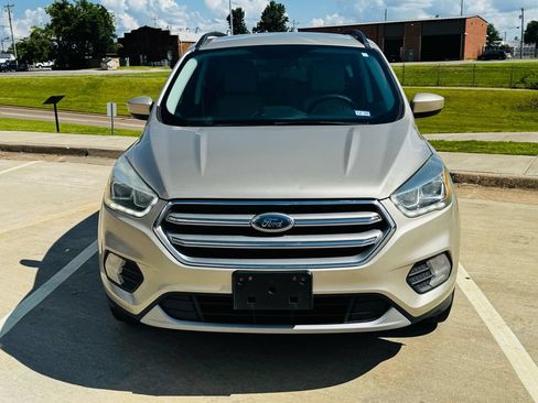 Used 2017 Ford Escape SE w/ Equipment Group 201A FWD image 7