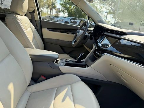 Used 2023 Cadillac XT6 Premium Luxury image 11
