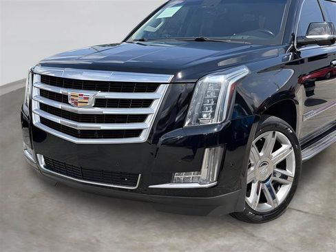 Used 2019 Cadillac Escalade ESV Luxury RWD image 5
