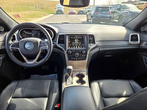 Used 2017 Jeep Grand Cherokee Limited image 16