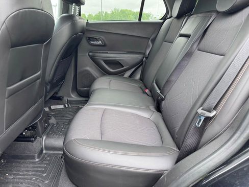 Used 2018 Chevrolet Trax LT w/ Redline Edition AWD/4WD image 12