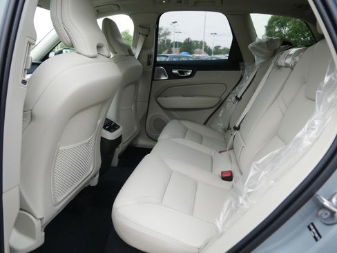 New 2026 Volvo XC60 B5 Ultra w/ Climate Package image 6