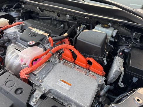 Used 2017 Toyota RAV4 XLE image 14