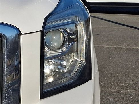 Used 2017 GMC Yukon Denali image 9